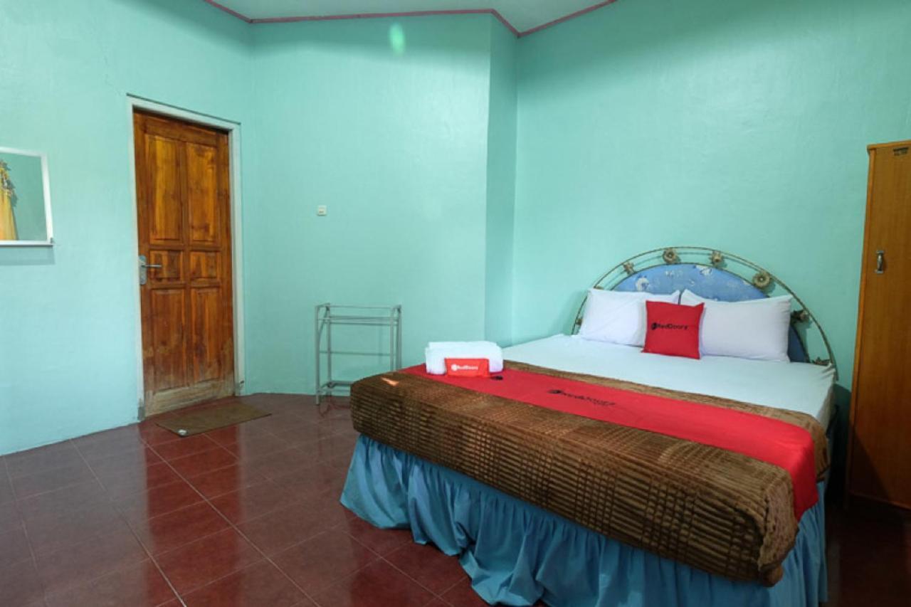 RedDoorz near Mangrove Forest Kupang Kupang  Buitenkant foto