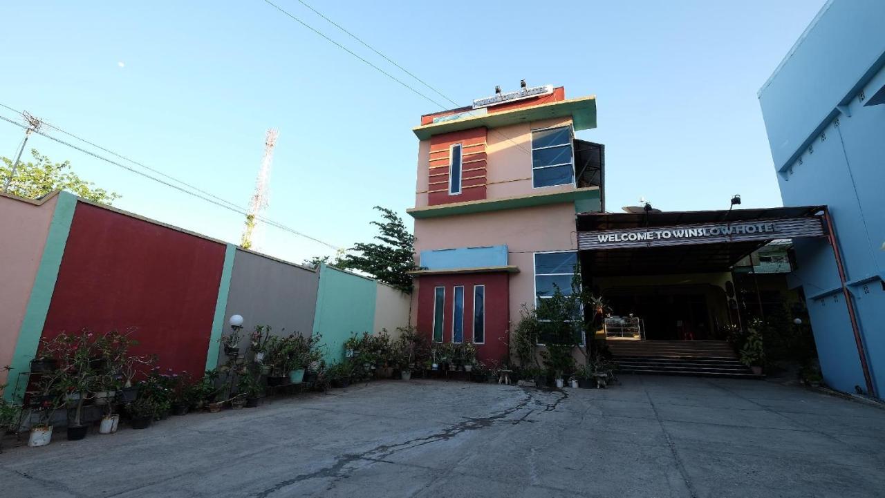 RedDoorz near Mangrove Forest Kupang Kupang  Buitenkant foto